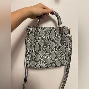 Snakeprint handbag like New
